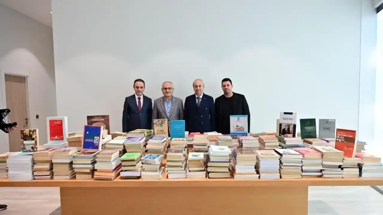 Akdeniz Üniversitesi'nde Bilgi Raflardan Taştı! 3